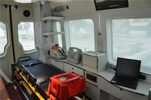 马山县救护车内部